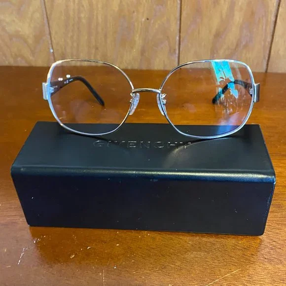 アクセサリー GIVENCHY 210.jpg